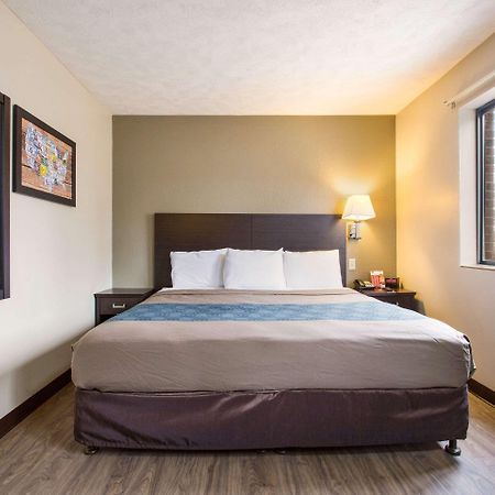 Red Lion Inn & Suites Olathe Kansas City Экстерьер фото