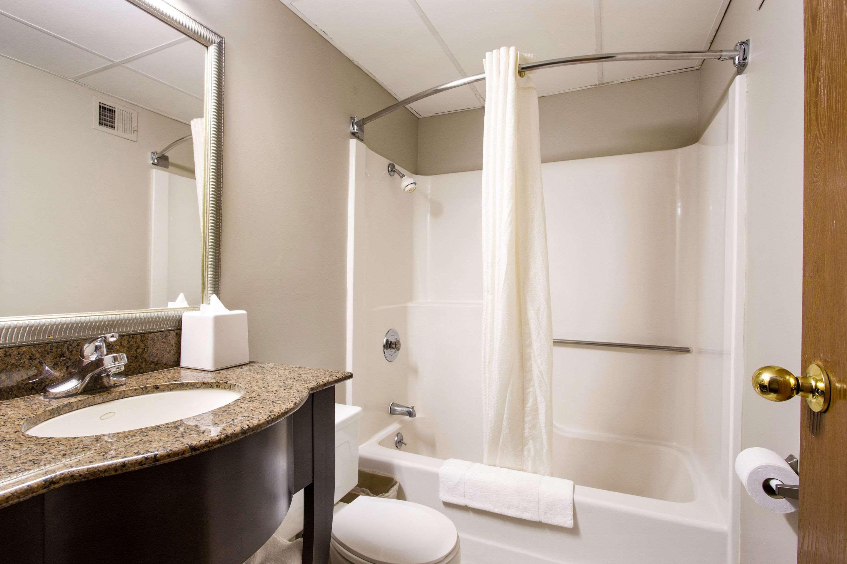 Red Lion Inn & Suites Olathe Kansas City Экстерьер фото